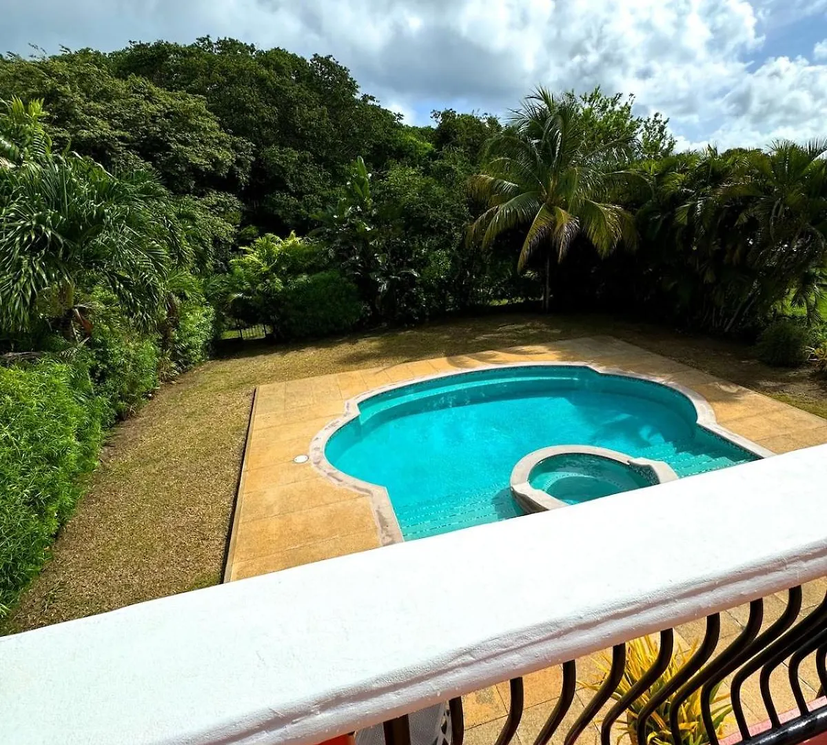 Casa Rojas Villa Bon Accord Village