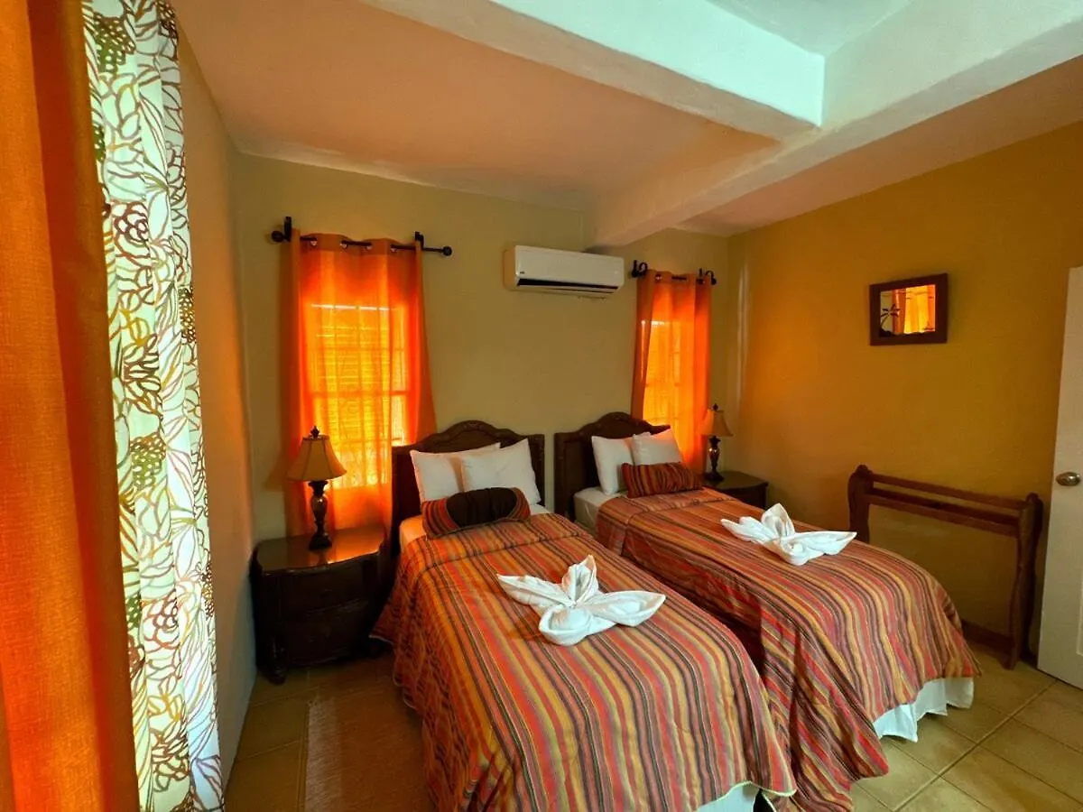 Casa Rojas Villa Bon Accord Village