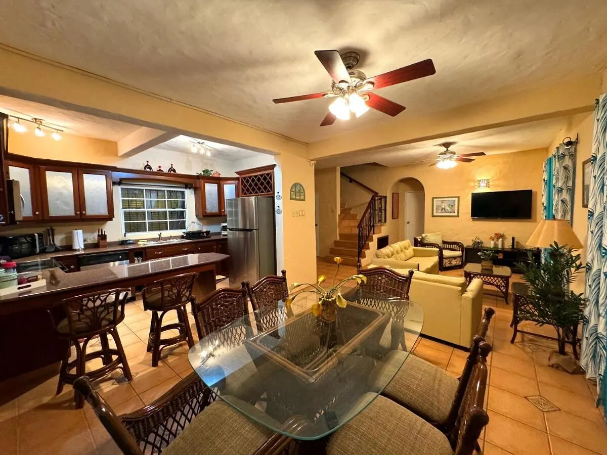 Casa Rojas Villa Bon Accord Village